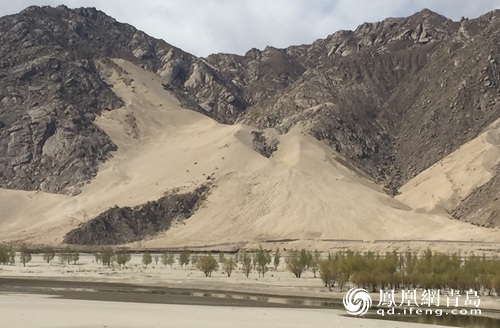 修复前的西藏拉萨贡嘎机场路旁