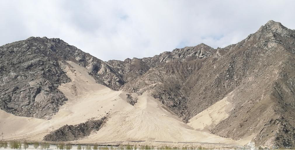 空港新区沙地治理前