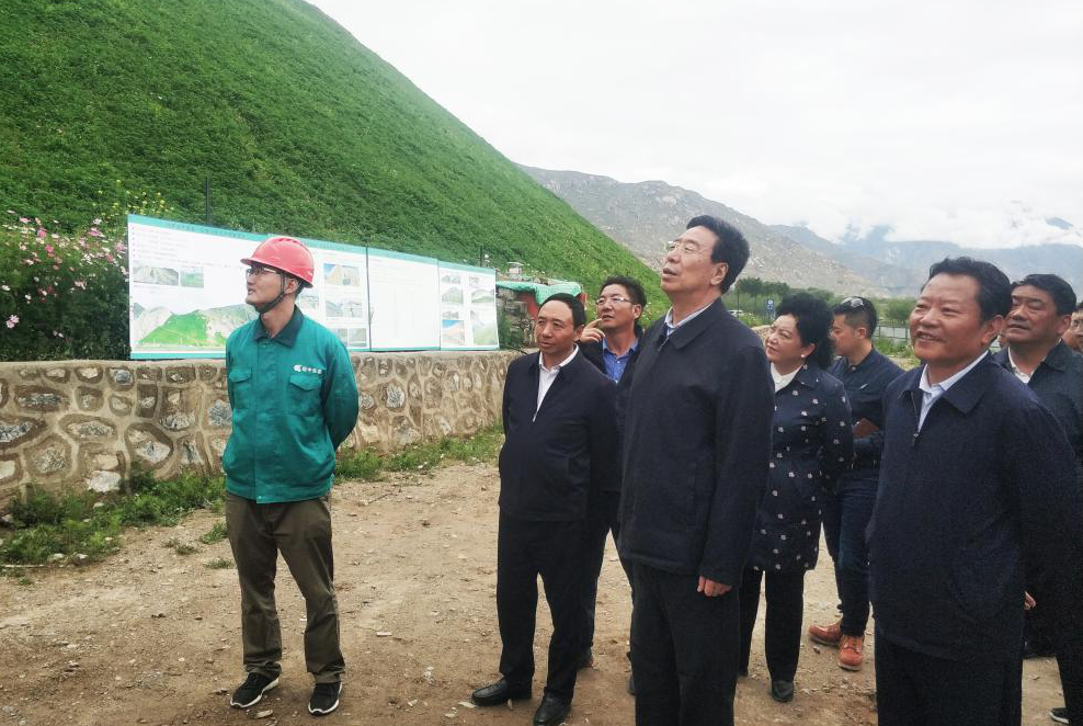 吴英杰市长参观项目